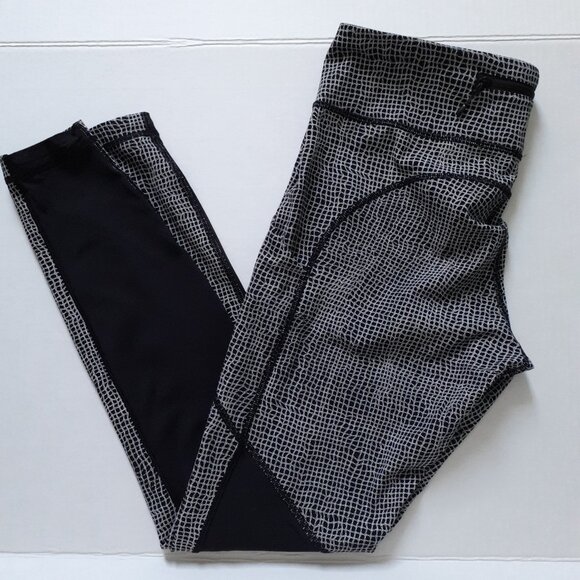 Lululemon Speed Tight V in Fall Net White Black / Black Size 10 - Picture 1 of 15